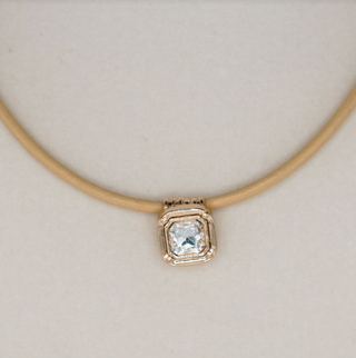 GOLD SPARKLE NECKLACE - TAN