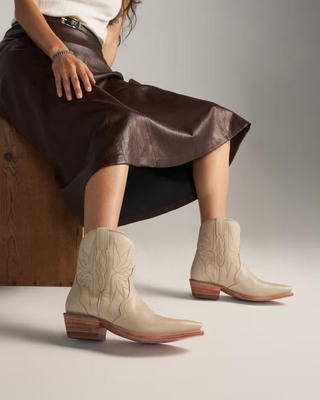 THE LYNN, CREAM/COWHIDE