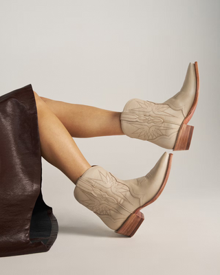 THE LYNN, CREAM/COWHIDE