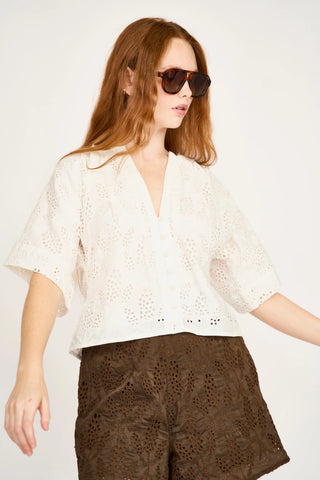 LOSTINE TOP, WHITE HYACINTH EYELET